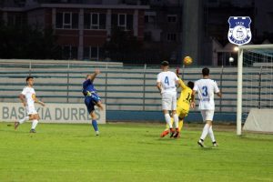 Momenat kada crnogorski napadač postiže vodeći gol